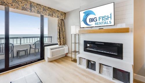 Beautiful Unit with Direct Oceanfront Views & Pool