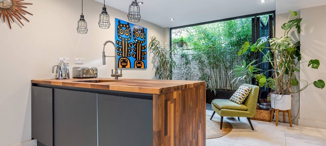 Central London 3-bed Apt, Sleeps 6, 3 Mins to Tube