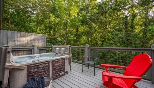 Dog Friendly Mountain Retreat, Hot Tub, Game Room