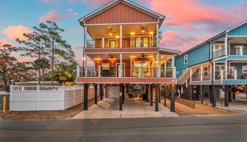 Ocean Lakes getaway 6bd with arcade game table