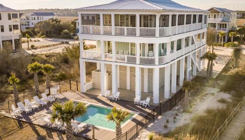 Paradise Point: Luxury Beachfront Home with Views