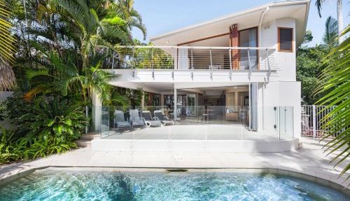 Pet-Friendly Waterfront Hideaway