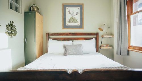Snug 1 Bed Apartment in Edinburgh's Juniper Green